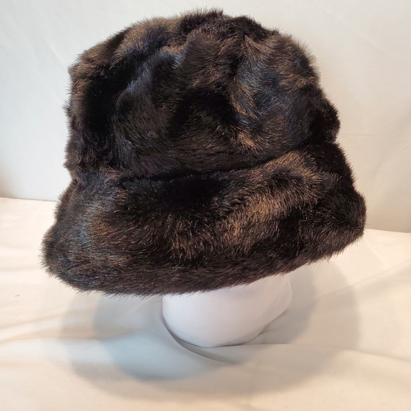 Accessories - Women's Polyester Faux Fur Hat size Medium